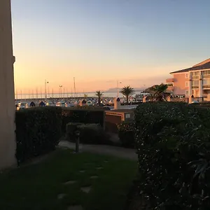 https://vue-sur-la-mer-plage-a-50m.fr-provencehotel.com